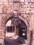 Arco de entrada en la villa