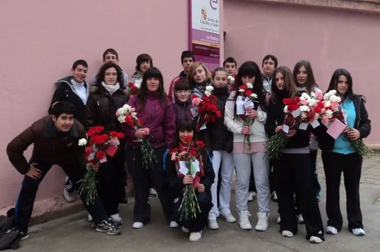 Día de San Valentín: díselo con claveles y mensajes