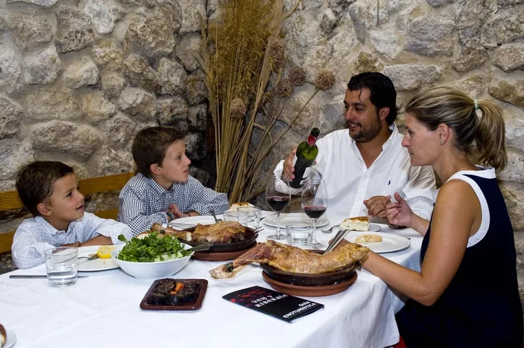 El Rivera del Duero: en los VIII encuentros del lechazo asado