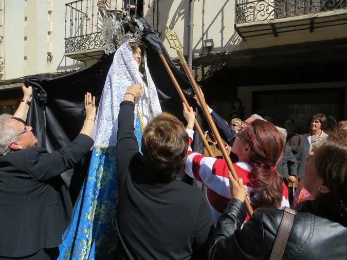 La Dolorosa se llena de alegría en la procesión del Encuentro