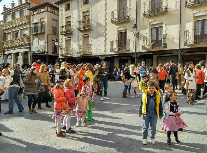 La asociación de peñas destina 1.500 ? de la primavera yeyé al COVID