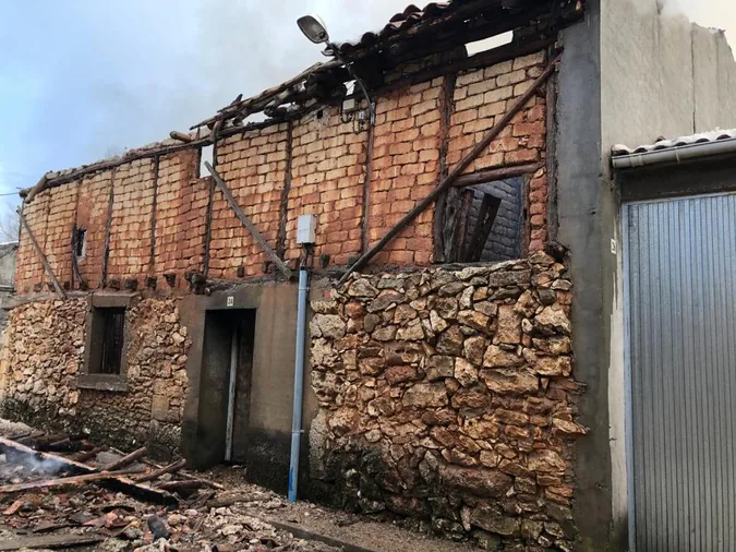 Tres incendios en una tarde por combustión de chimeneas