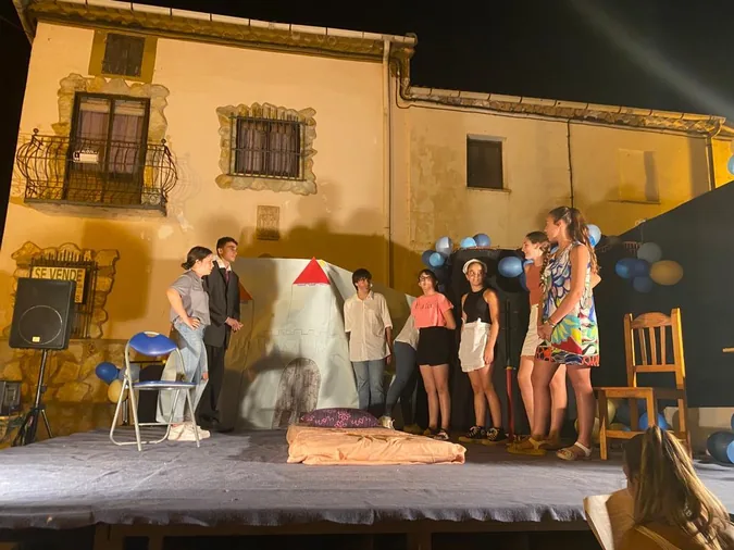 Villálvaro baja el telón de su verano  con el teatro como estrella