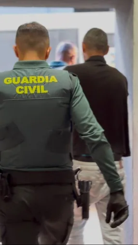 La Guardia Civil detiene a tres personas e investiga a una cuarta