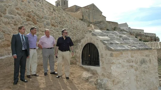 Carlos de la Casa visita la reparación de los muros-barbacana